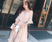 淡粉色蕾丝连衣裙搭配,演绎春日浪漫，尽显女性柔美风采”